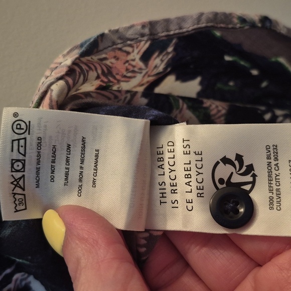 Outerknown Cotton Hemp Hawaiian Tropical Print Short Sleeve Button Down - Picture 6 of 6